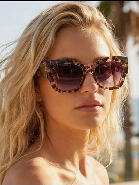 Tortoiseshell Oversized Women’s Sunglasses - Brown Gradient Lens